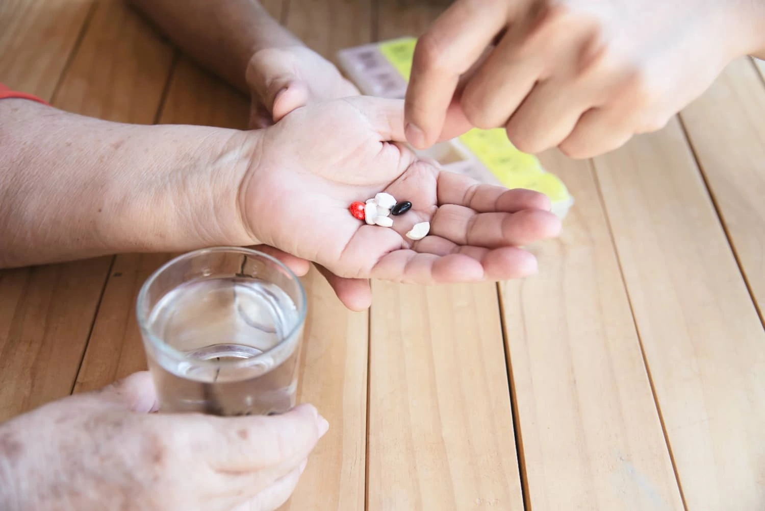 obat saraf kejepit di apotik