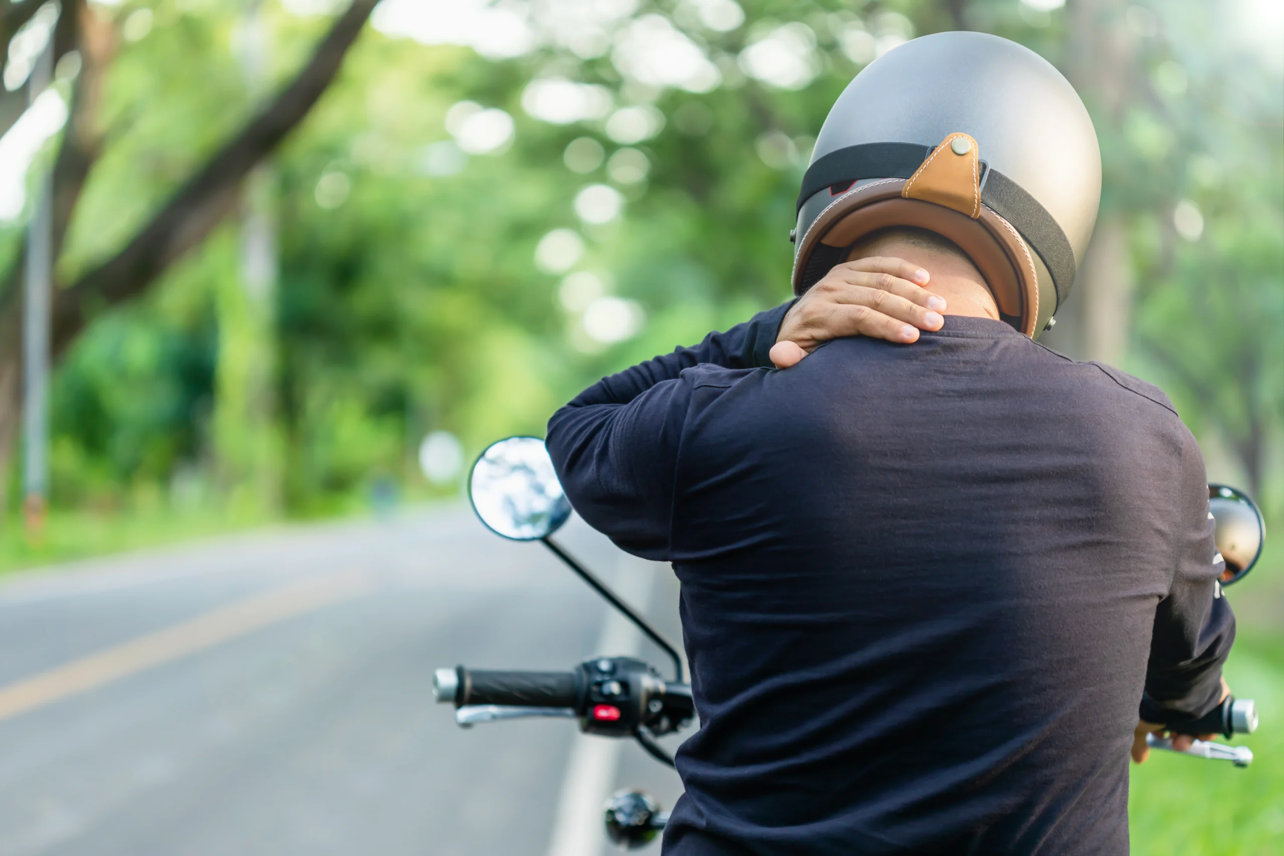 Sering Kesemutan Saat Naik Motor Awas, Saraf Kejepit Leher! - Lamina Pain and Spine Center