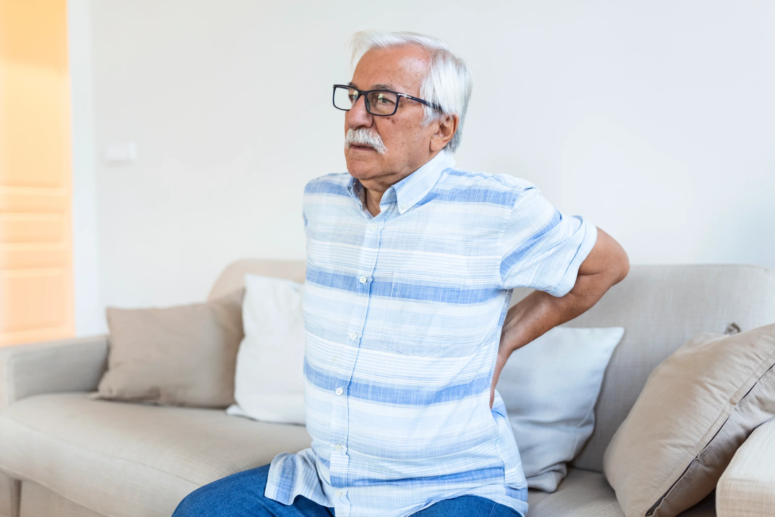 Saraf Kejepit Bisa Sebabkan Nyeri Pinggang Kronis - Lamina Pain and Spine Center
