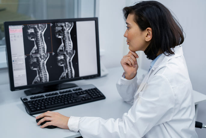 apa perbedaan penyakit kifosis lordosis dan skoliosis